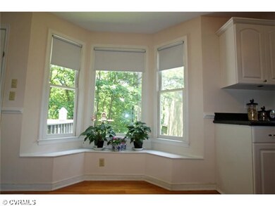 Breakfast Nook - Lovely Bay/Bow Window accenting t