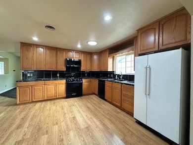 204 S Joaquin St, Coalinga, CA 93210 - photo 6