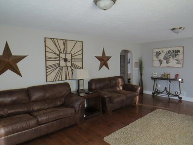 (3) Living Room 2
