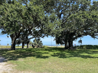 640 16th St, Gulfport, MS 39507 - photo 2