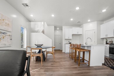 MOVE IN READY! Come see this unit today!