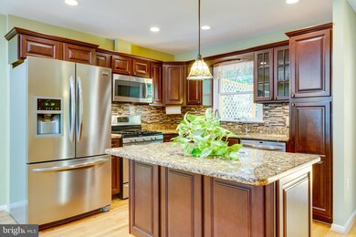 3048 Winter Pine Ct, Fairfax, VA 22031 - photo 3