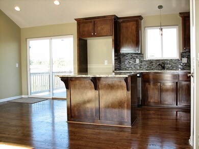 Kitchen & Dining