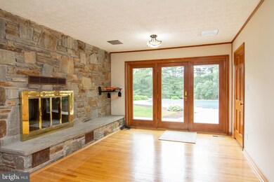 6117 Emerald Ln, Sykesville, MD 21784 - photo 7