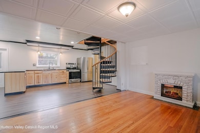 1054 Columbia St, Kingston, NY 12401 - photo 3