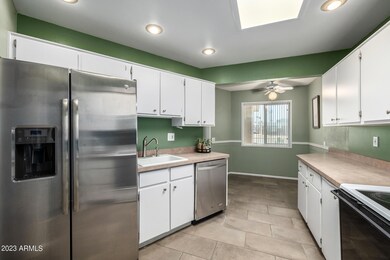 11010 W Thunderbird Blvd, Sun City, AZ 85351 - photo 2