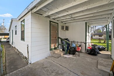 4435 Castor St, Houston, TX 77022 - photo 4