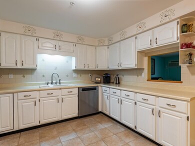 Lots of countertop and cabinet space