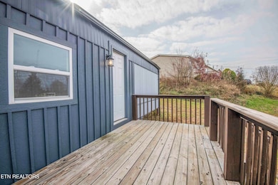 131 Valleyview Dr, Loudon, TN 37774 - photo 4