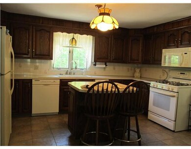 Kitchen. This kitchen is complet with custom cabin