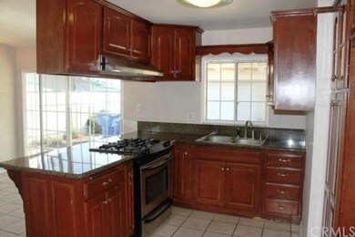 Upgraded kitchen - granite counters!