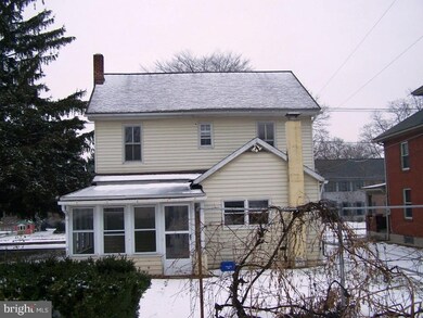 324 S Market Ave, Mount Joy, PA 17552 - photo 2