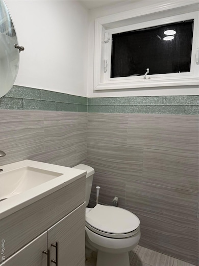 7 Gloucester Dr, Wyandanch, NY 11798 - photo 4