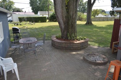 659 E Main Ext Patio