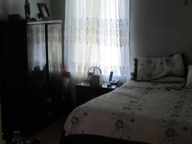 137 Mulberry St, Pawtucket, RI 02860 - photo 5