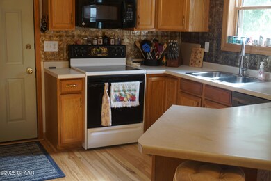 5102 9th Ave N, Grand Forks, ND 58203 - photo 4