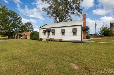 447 Barry Oak Rd, Statesville, NC 28625 - photo 3