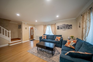 67 182nd St, Fresh Meadows, NY 11366 - photo 5