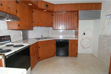 502 Spring Valley Rd, Reading, PA 19604 - photo 3