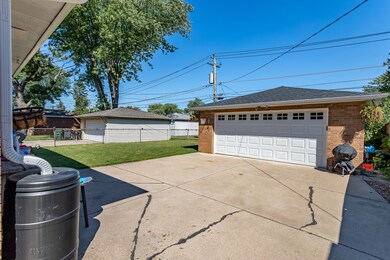 17733 Bernadine St, Lansing, IL 60438 - photo 6