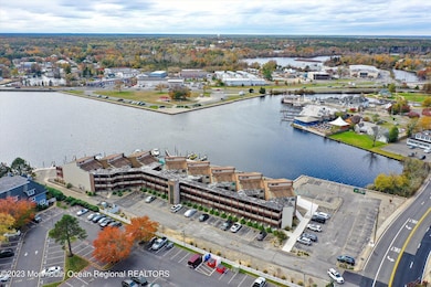 77 E Water St unit 5, Toms River, NJ 08753 - photo 5