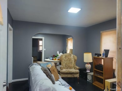 2209 Raskob St, Flint, MI 48504 - photo 4