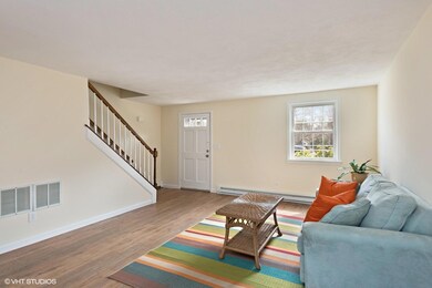 03_69captCook_10001_LivingRoom_MLSuse_15