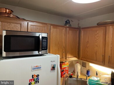 6011 Emerson St unit 406, Bladensburg, MD 20710 - photo 3