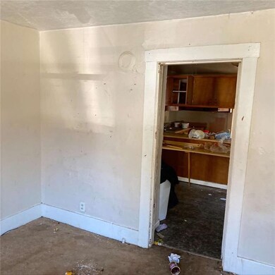 2204 E Lynn St, Anderson, IN 46016 - photo 3