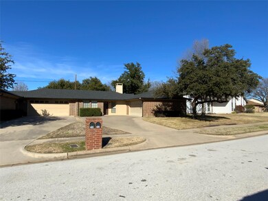 242 Mountainview Dr, Hurst, TX 76054 - photo 2