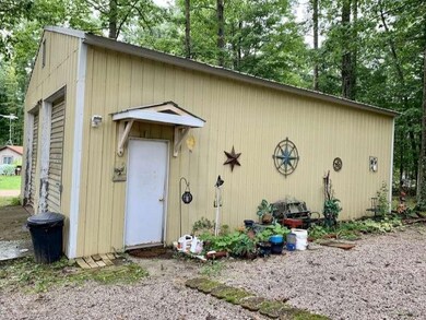 24 x 36 barn w/ 10' doors