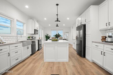 6-web-or-mls-4056-n-solar-st