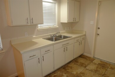 407 N 9th St, Beasley, TX 77417 - photo 6