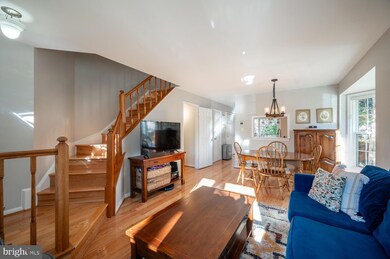 6310 Chimney Wood Ct, Alexandria, VA 22306 - photo 5