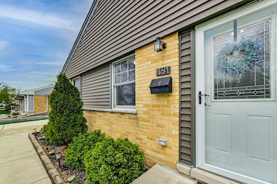 481 E Park Ave, Elmhurst, IL 60126 - photo 2