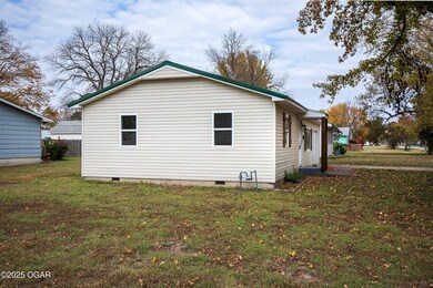 1507 Cherry St, Lamar, MO 64759 - photo 5