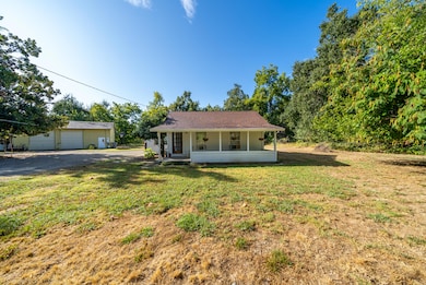 2561 Radio Ln-19
