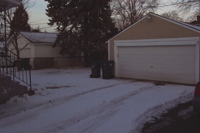 43 N Elmwood Ave, Waukegan, IL 60085 - photo 2
