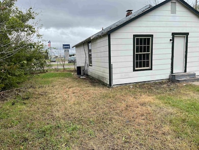 1533 S Saint Clair Ave, Wichita, KS 67213 - photo 3