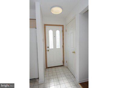 228 Edgewood Ave, Folsom, PA 19033 - photo 7