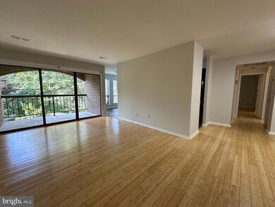 11212 Chestnut Grove Square unit 213, Reston, VA 20190 - photo 3