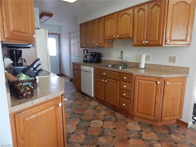 Newer Kitchen Remodel features Kraftmaid Cabinets,