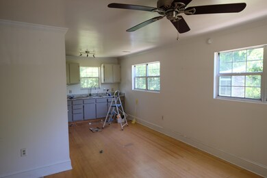 737 York Street-17