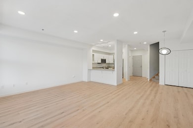 150 E Burnsville Pkwy unit 116, Burnsville, MN 55337 - photo 7