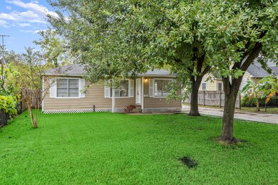 5207 Barrett St, Houston, TX 77022 - photo 2
