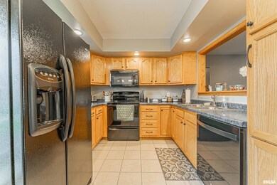 215 Southgate St, Lincoln, IL 62656 - photo 7