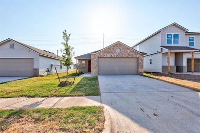 11832 Kameron Way, Yukon, OK 73099 - photo 2