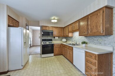 239 Bay Colony Dr, Naperville, IL 60565 - photo 6