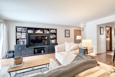 1519 Harbour Ct unit 1A, Schaumburg, IL 60193 - photo 6