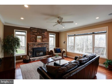 526 Wall St, Phoenixville, PA 19460 - photo 4